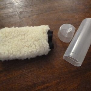 NEW FLUFFY SHAMMY POLISH GLOVE MITTEN